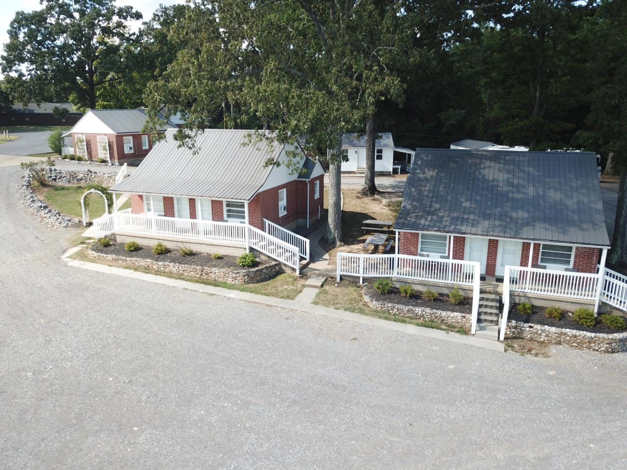 Early American Motel Aurora Экстерьер фото